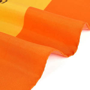 Écharpe en soie d'inspiration vintage pour femmes, écharpe carrée en soie à finition brillante pour femmes, écharpe hijab en soie douce au toucher pour femmes - Product Image 6