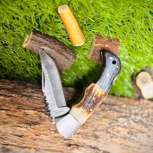 Navaja de bolsillo plegable de acero de Damasco hecha a mano con mango de madera y funda de cuero, compatible con OEM, para uso diario. - Product Image 3