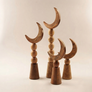 Conjunto de esferas apiladas de madera hechas a mano con forma de luna creciente que aportan elegancia natural a tu espacio de decoración contemporánea. - Product Image 2