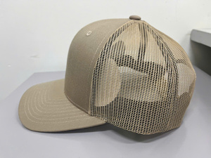 Casquette Trucker Structurée à 6 Panneaux Mi-Profils en Maille Personnalisée avec Logo Réglable sur Bande Intérieure, Visière Légèrement Courbée et Fermeture Snapback - Product Image 3