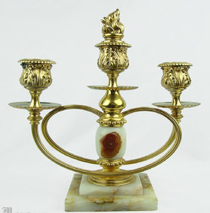 Candélabre à trois bras en nickel brossé avec un fini flamme central et des accents texturés, disponible à prix de gros. - Product Image 4