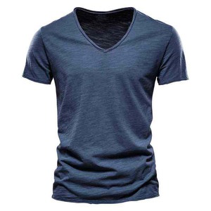 เสื้อยืดคอกวีทรงเข้ารูปแขนสั้นผู้ชาย ผ้าฝ้าย 100% สีพื้น ผ้าเจอร์ซีย์ถักแบบลำลอง สีขาว ดีไซน์เรียบ - Product Image 3