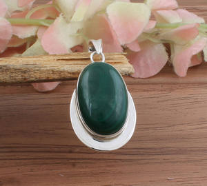 Breloques Druzy Vert Soleil Naturel en Argent Sterling 925 Plaqué Platine, Sertissage clos, Chaîne vintage artisanale en pierres précieuses bandées - Product Image 1