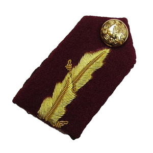 แผ่นปะติดปกเสื้อสีแดงเลือดหมู พร้อมลายปักสีทอง สำหรับเครื่องประดับยูนิฟอร์ม ผลิตโดย Gorgets จากประเทศปากีสถาน - Product Image 3