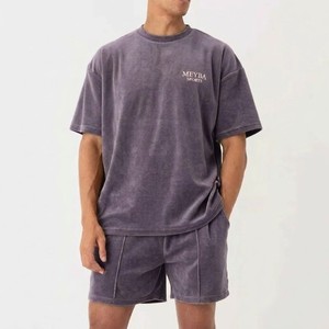 Ensemble t-shirt et short en coton éponge violet délavé pour homme, style streetwear décontracté premium, tenue de détente estivale - Product Image 5