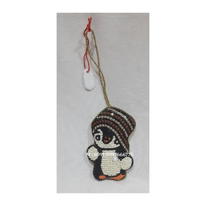 Ornements de Noël à suspendre en tissu avec broderie dorée Zari de formes variées, utilisés pour les décorations de fête et de festival - Product Image 3