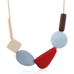 Collar artístico hecho a mano con resina y cuentas de madera, diseño abstracto para amantes de la moda creativa - Product Image 6