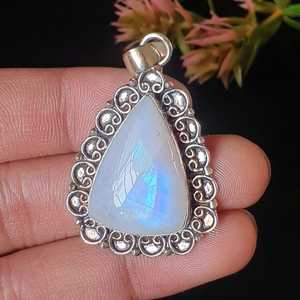 Pendentif en argent sterling avec pierre de lune blanche fait main, bijou élégant vintage, cadeau pour elle - Product Image 1