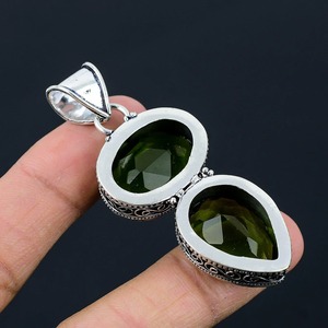 Pendentif en argent sterling fait main avec serti clos, péridot vert, style bohème vintage, bijoux unisexe de haute qualité - Product Image 2