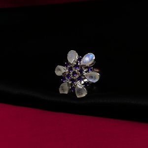 Bague Classique pour Femme en Argent Sterling 925 Plaqué Argent avec Pierre Gemme Pierre de Lune Arc-en-ciel Blanche et Améthyste, pour Mariage - Product Image 4