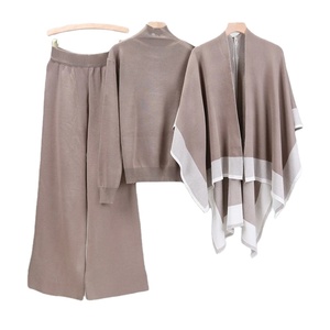ชุดถักนิตติ้งแนวลำลองของผู้หญิง3ชิ้น, ผ้าคลุมไหล่สีล้วนเสื้อคอกลมแขนยาวกางเกงขายาวแฟชั่นสไตล์วินเทจสำหรับฤดูหนาว - Product Image 4