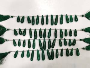 Perles d'émeraude verte naturelle, forme goutte d'eau, lisses et simples, 1 pouce de long, vendues par brin de 8 pouces de long - Product Image 2