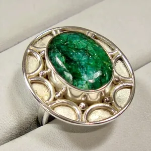 Anillo de Plata de Ley 925 con Cuarzo Verde, Hecho a Mano en India, Estilo Vintage, Ovalado, Joyería Destacada - Product Image 1