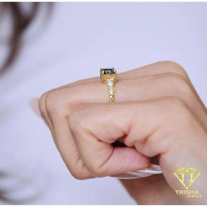 Anillo de Plata de Ley 925 con Diamante Moissanita Corte Esmeralda Azul y Piedras Laterales en Baguette, Joyería Elegante y de Lujo para Mujer - Product Image 2
