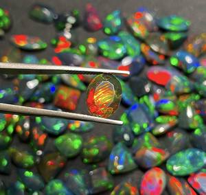 พลอยโอปอลดำเอธิโอเปียธรรมชาติ รูปทรงผสม ขนาด 7-10 มม. รับรองโดย IGI สำหรับทำเครื่องประดับ - Product Image 4