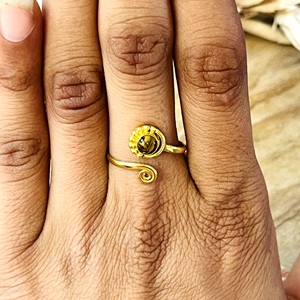 Nouvelle Collection 2026 : Bagues Œil de Tigre Bohème en Laiton Plaqué Or 18 carats pour Femme – Bague Spirale Délicate pour Vente en Gros/OEM/ODM - Product Image 6
