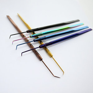 Outil de séparation des cils en forme de L, pointe fine angulaire, isolateur de cils pour extensions professionnelles et applications en salon, en acier inoxydable - Product Image 1