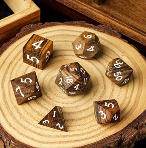 Jeu de dés en bois de haute qualité, dés polyédriques pour jeux de rôle, bois naturel, design durable, roulement fluide, chiffres clairs, jeux de table - Product Image 3