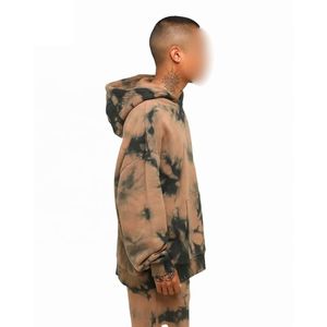 Sweat à capuche tie-dye moderne en tissu moelleux, aux teintes expressives et à la chaleur équilibrée, idéal pour la superposition et un style de vie confortable. - Product Image 5