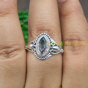 Anillo de Plata de Ley 925 con Cuarzo Místico, Corte Marquesa, Topacio Místico Arcoíris, Anillo Hecho a Mano, Diseño Vintage, Anillo de Diseñador para Mujer - Product Image 4