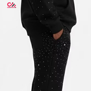 Conjunto deportivo de hombre con pedrería, estilo urbano, sudadera con capucha y pantalones, estilo casual, tela transpirable. - Product Image 4