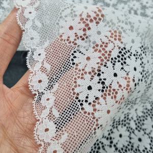 Bande de tissu en dentelle extensible légère à motif floral marguerite 23 cm en nylon et élasthanne tricoté pour lingerie, robes et vêtements - Product Image 6