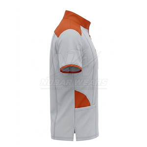 Blouse médicale moderne avec fermeture éclair mi-longue, col montant, manches courtes et construction pratique et confortable - Product Image 3