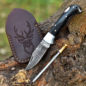 Couteau pliant artisanal 2026 en acier Damas droit gravé sur mesure, manche en corne noire, pour chasse et bushcraft en extérieur, idéal pour le dropshipping - Product Image 1