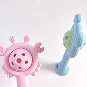 Anneau de dentition pour bébé en forme de crabe – Silicone de qualité alimentaire pour une mastication et un jeu sécurisés - Product Image 4