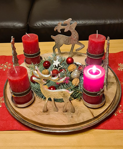 Décor de Noël fait à la main avec renne et pin Design plateau à bougies rond en bois avec renne et arbres argentés - Product Image 4