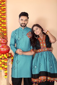 Ensemble de Kurta indien pakistanais brodé pour couple, en mélange de coton, col en V, manches trois quarts, coupe ample, tenue de festival - Product Image 3