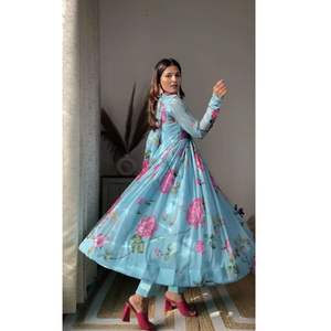 CONJUNTO TRAJE ORGANZA ESTAMPADO FLORAL AZUL CIELO ANISKA - Product Image 2