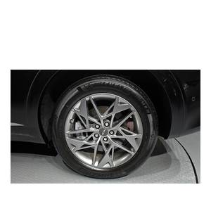 Genesis GV70 2.5T essence 2WD 2024 avec boîte de vitesses automatique, sièges en cuir, caméra arrière - 23 440 km - Product Image 5