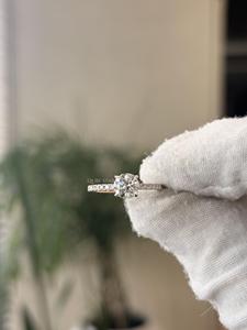 Anillo de Compromiso con Halo Oculto y Diamantes Cultivados en Laboratorio, Corte Redondo, Duradero, 1.20 Quilates, VVS VS EF, Oro Sólido, Regalo de Joyería - Product Image 3