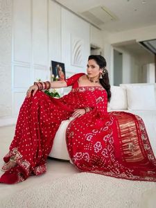 Sari Bandhani de Seda Gaji Auténtica de Rajastán con Trabajo Gota Patti Intrincado, Diseño Especial Gotapatti de Ankita Lokhande - Product Image 3