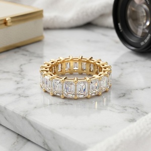 Anillo de eternidad completo con diamantes de corte radiante de 4.60 quilates y engaste de puntas - Product Image 1