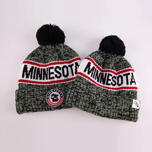 Gorro de Punto Unisex para Adultos, Hecho en Pakistán, para Hockey en Línea, con Pompón, Casual, para Invierno, Gris, Negro, Rojo, con Logotipo Bordado - Product Image 6