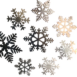 Décoration de Noël en métal en forme de flocon de neige, artisanat traditionnel sur base en bois - Product Image 5