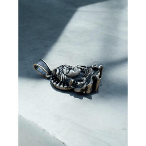 Colgante y Amuleto Unisex de Plata 925 Meera Jaipur con Diseño de Rostro Elegante para Estilo y Espiritualidad - Product Image 3