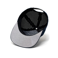Casquette Snapback OEM de Haute Qualité à 5 Panneaux 100% Coton avec Trous Découpés au Laser à l'Arrière et Patch en Caoutchouc pour Activités Sportives en Extérieur
