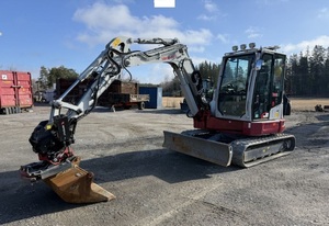Mini-excavatrice Takeuchi TB257FR haut de gamme, design compact, performances hydrauliques puissantes pour les travaux de construction, de terrassement et de chantier. - Product Image 3