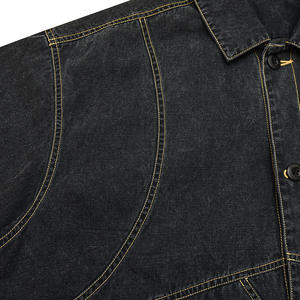 แจ็คเก็ตยีนส์สีดำสไตล์เรโทรสำหรับผู้ชาย พร้อมลายปะติดเก๋ไก๋ ทรงหลวม กระดุมปกเสื้อ แบรนด์ Haus Industries - Product Image 3