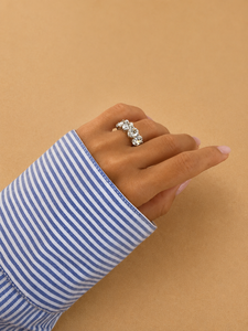 Anillo de Eternidad de Lujo con Cinco Diamantes Cultivados en Laboratorio, Corte Ovalado, 5 Quilates, Sin Defectos Internos, Engastados en Oro Sólido de 14K - Product Image 1