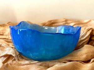 Frutero de resina hecho a mano con un estilo elegante, ideal para usar en fiestas o para el uso diario en cocinas y comedores. - Product Image 2