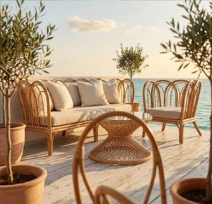 Conjunto de sofá y sillón de mimbre y ratán hechos a mano con cojines blancos y almohadas brillantes, disponible a precios de mayorista. - Product Image 3