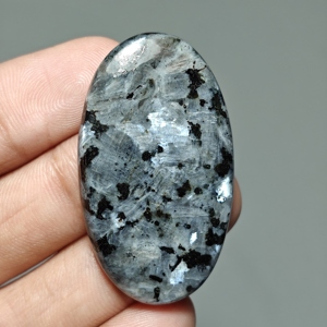 Cabujón de Larvikita |   Gema ovalada llamativa de larvikita para la fabricación de joyas |   43x25x5 mm. |   48 Unidades |   E220 - Product Image 6