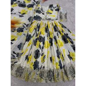 Vestido Anarkali XL de Diseñador con Dupatta, Estampado Digital Elegante - Product Image 4