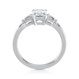 Anillo de Compromiso de Tres Piedras con Diamante Cultivado en Laboratorio de Corte Esmeralda de 1.60 Quilates, Oro Blanco de 14K, Piedra Lateral en Forma de Pera, Joyería Nupcial - Product Image 6