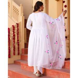 Angrakha blanc peint à la main avec dupatta, taille XS, en rayonne, broderie exquise, style décontracté, Inde Pakistan - Product Image 3