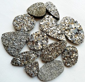คริสตัลไพไรต์ดูร์ซี่ธรรมชาติจาก MAHNJA GEMS แบบกลุ่ม ประกายสีทอง สำหรับทำเครื่องประดับ DIY จากราชสถาน ไจปุร์ อินเดีย - Product Image 6